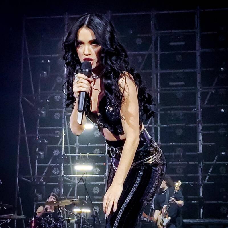 Lali cantando arriba del escenario de Plaza de la Música el sábado 7 de junio.